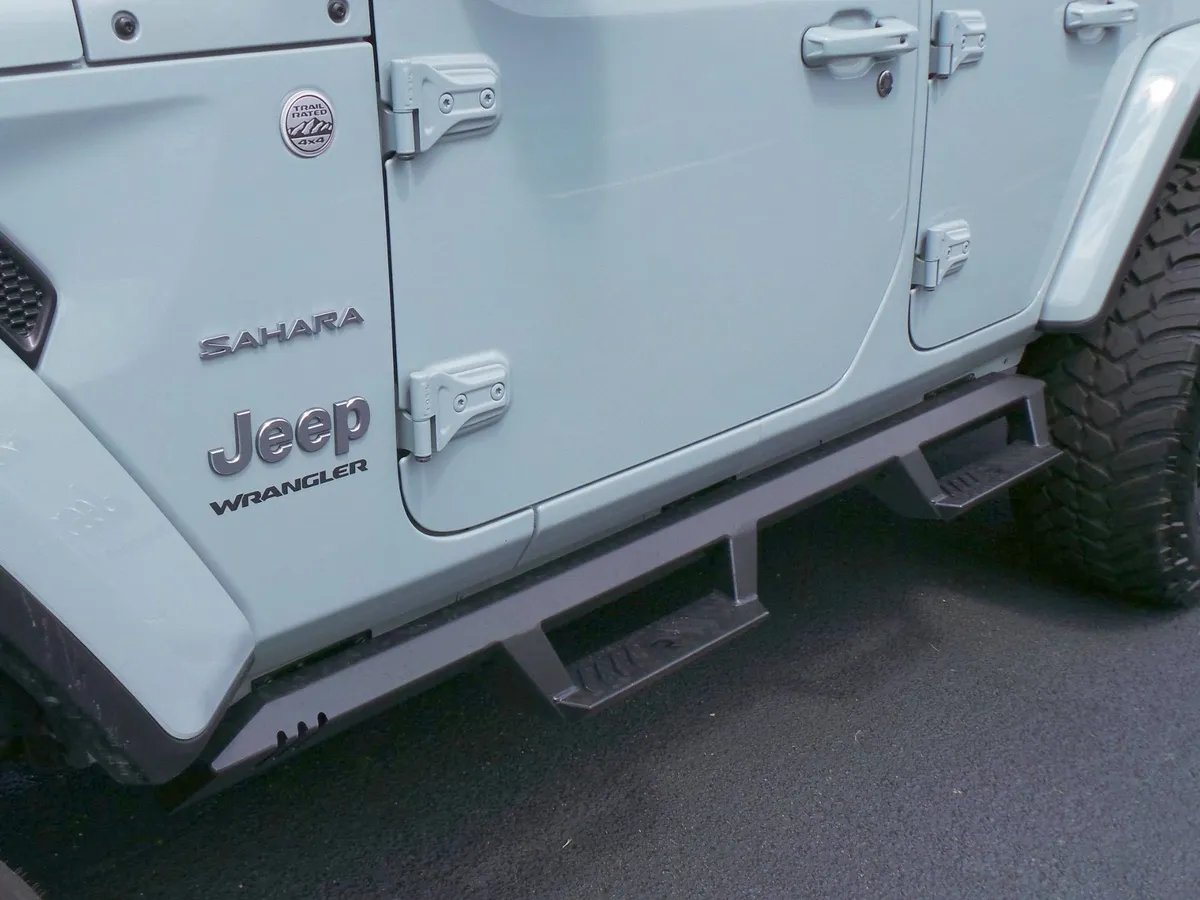 2024 Jeep Wrangler Sahara thumbnail 17