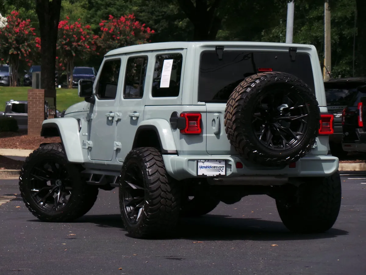 2024 Jeep Wrangler Sahara thumbnail 2