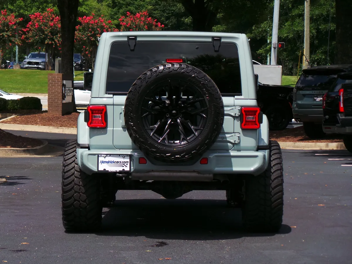 2024 Jeep Wrangler Sahara thumbnail 22