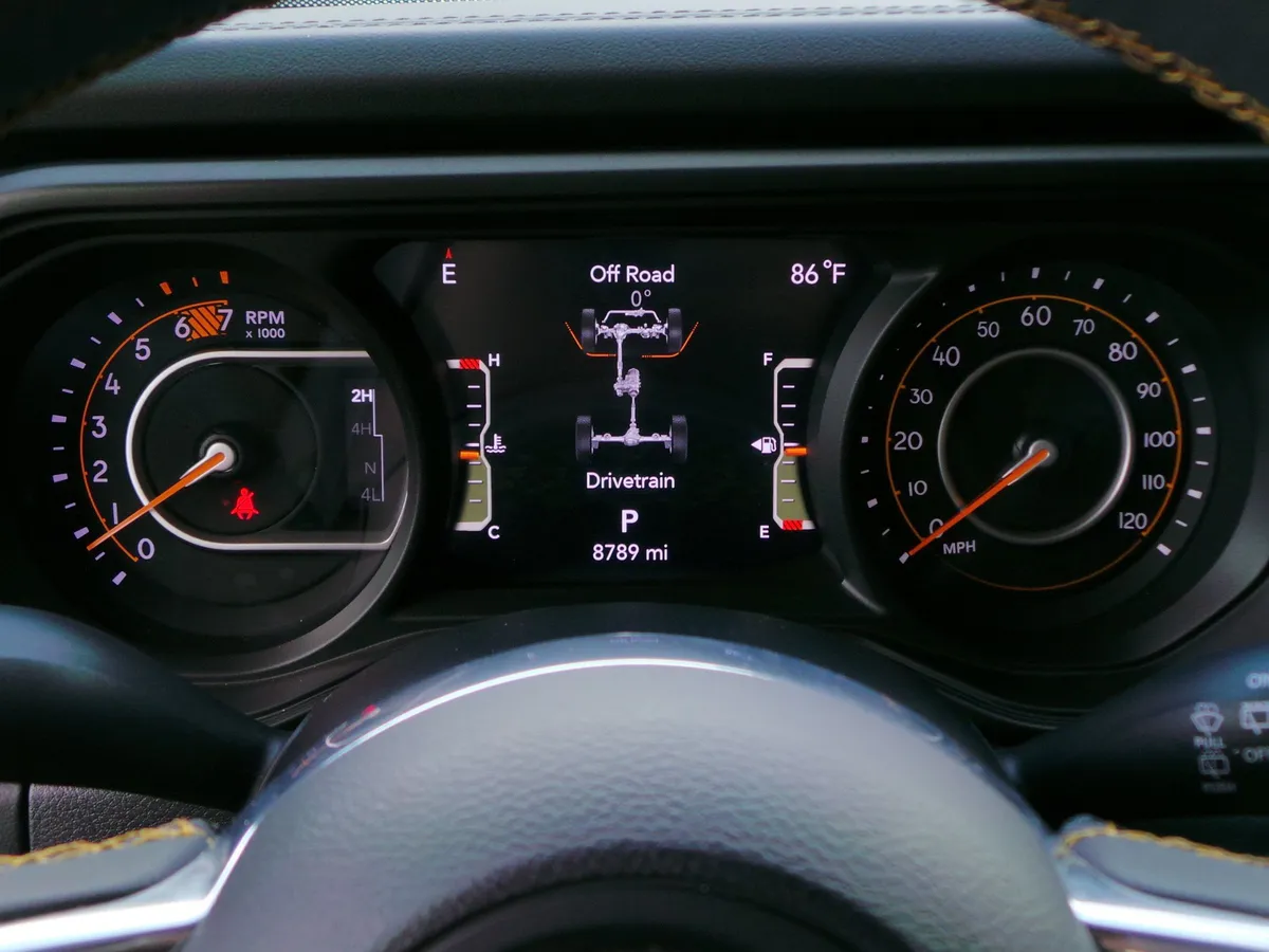 2024 Jeep Wrangler Sahara thumbnail 31