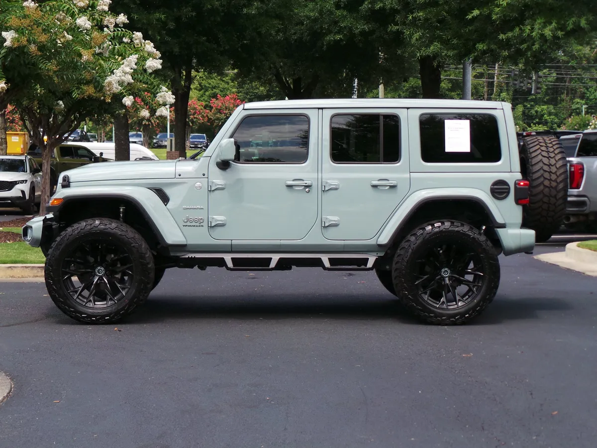 2024 Jeep Wrangler Sahara thumbnail 4