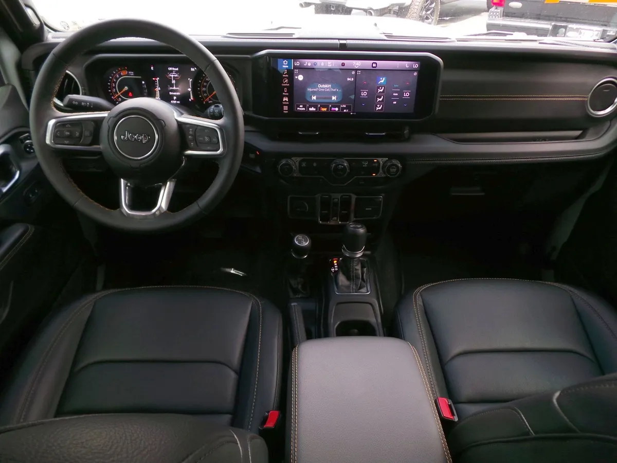 2024 Jeep Wrangler Sahara thumbnail 5