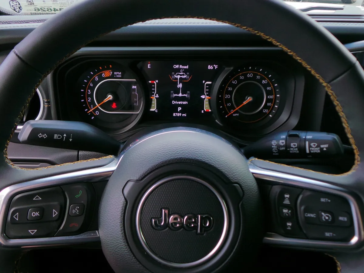 2024 Jeep Wrangler Sahara thumbnail 7