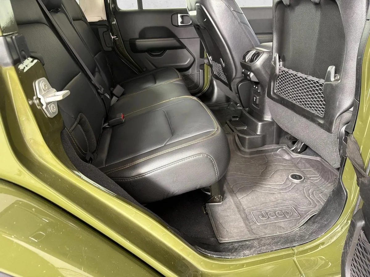2024 Jeep Wrangler Sahara thumbnail 15