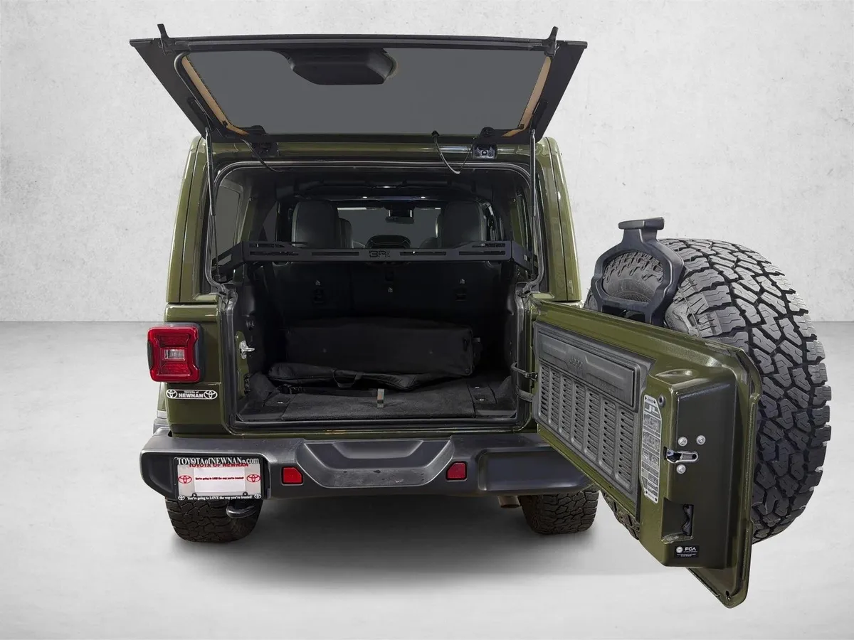2024 Jeep Wrangler Sahara thumbnail 18