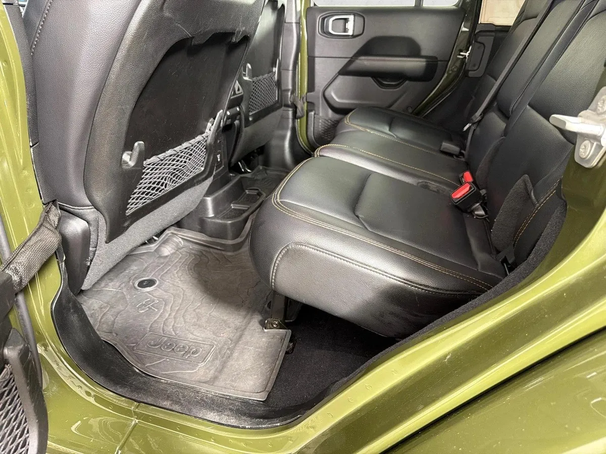2024 Jeep Wrangler Sahara thumbnail 21