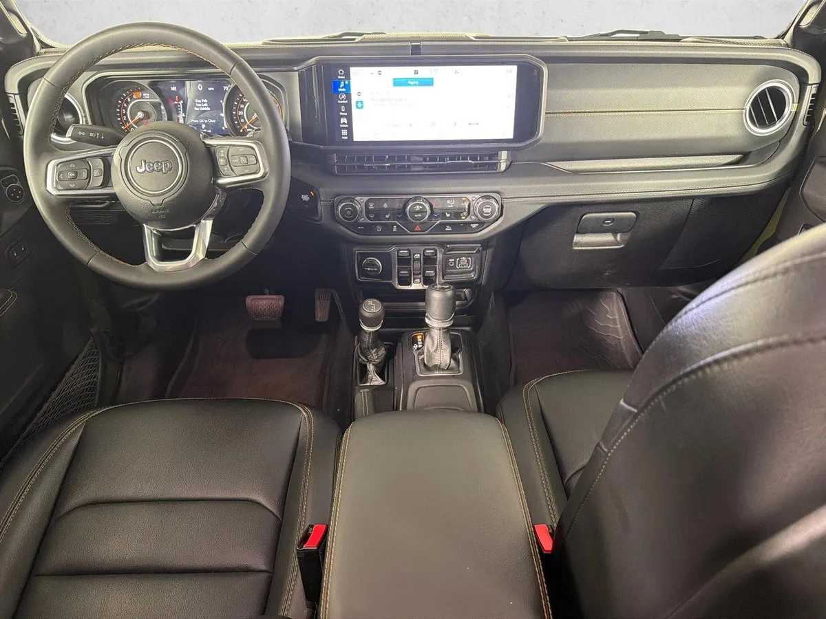 2024 Jeep Wrangler Sahara thumbnail 23