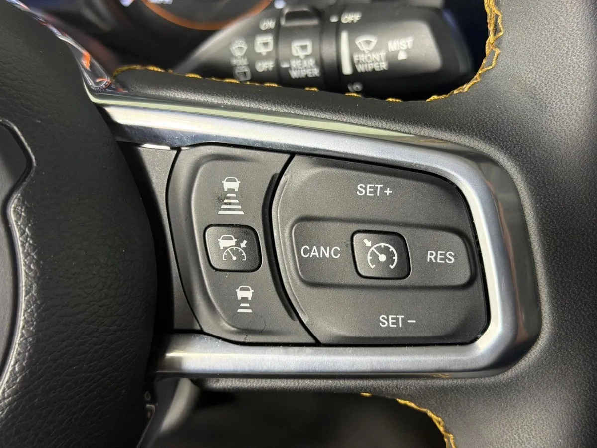 2024 Jeep Wrangler Sahara thumbnail 26