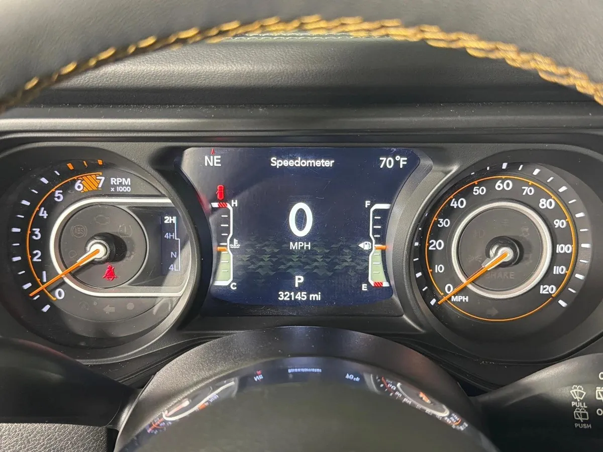 2024 Jeep Wrangler Sahara thumbnail 27