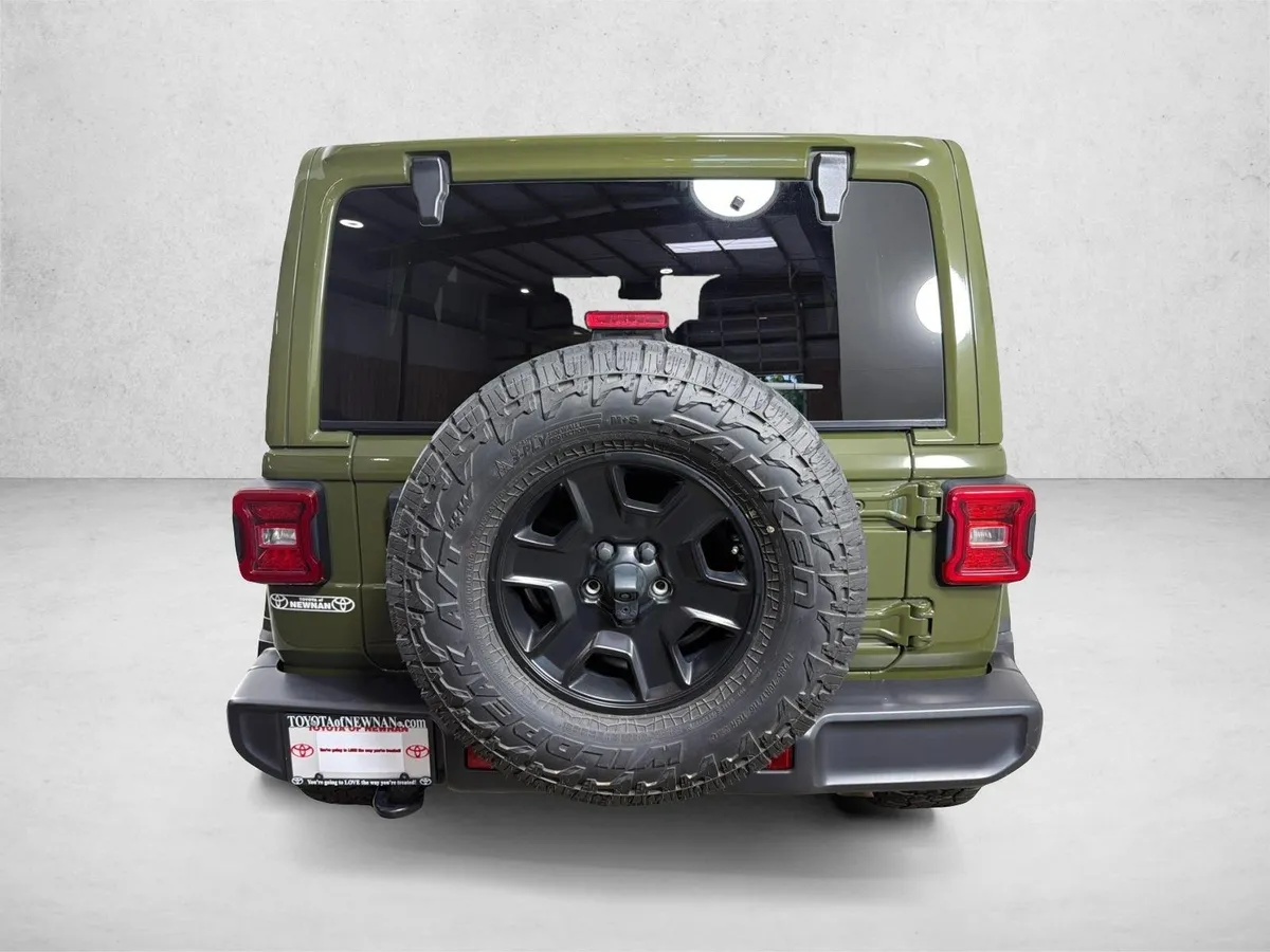2024 Jeep Wrangler Sahara thumbnail 4