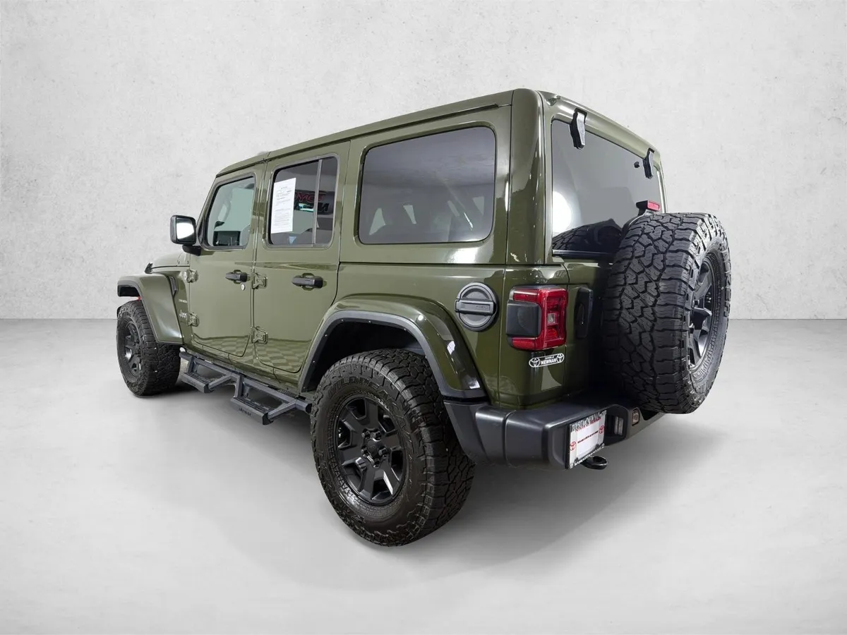 2024 Jeep Wrangler Sahara thumbnail 5