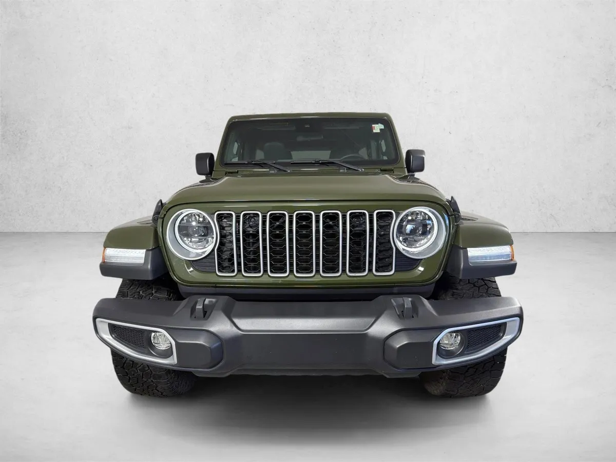 2024 Jeep Wrangler Sahara thumbnail 8