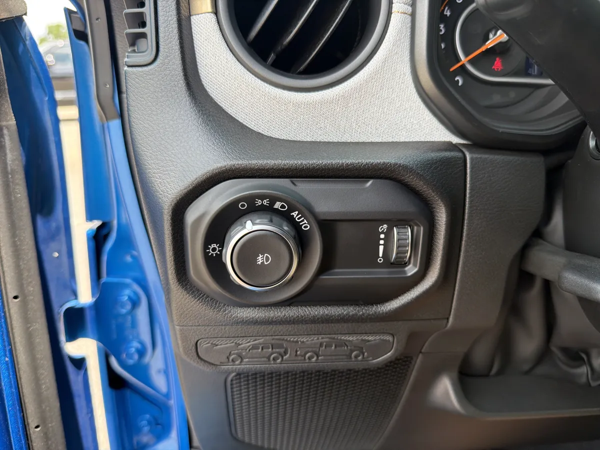 2024 Jeep Wrangler Sport S thumbnail 13