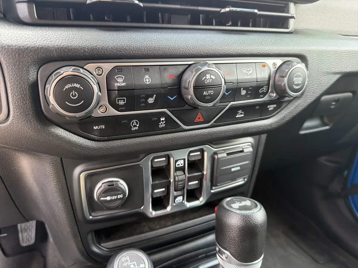 2024 Jeep Wrangler Sport S thumbnail 8