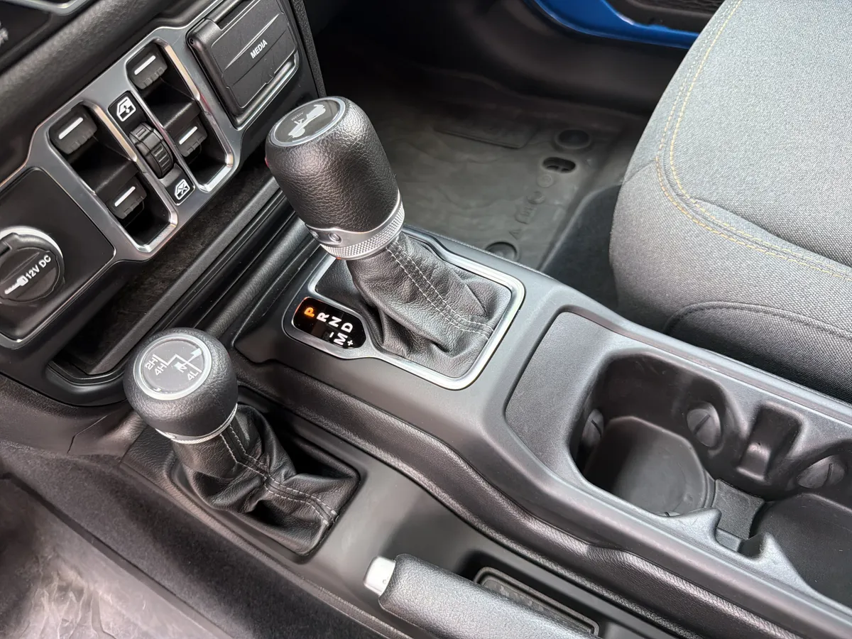 2024 Jeep Wrangler Sport S thumbnail 9