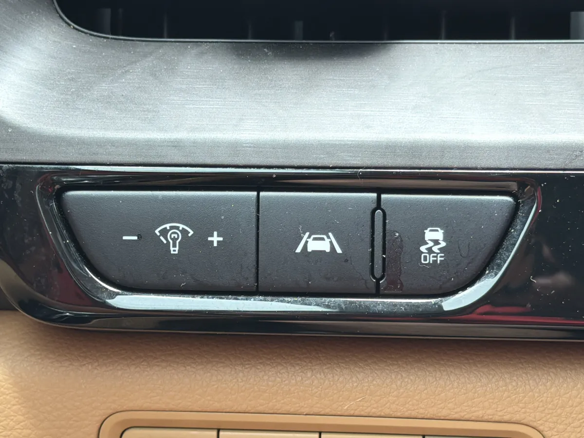 2024 Kia Carnival EX thumbnail 11