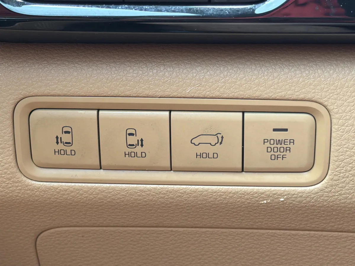 2024 Kia Carnival EX thumbnail 12