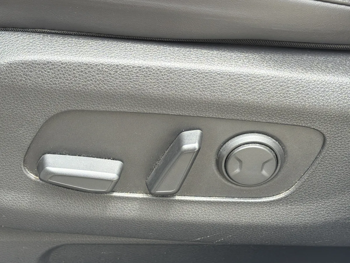 2024 Kia Carnival EX thumbnail 15