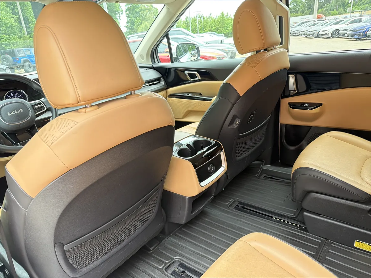 2024 Kia Carnival EX thumbnail 17