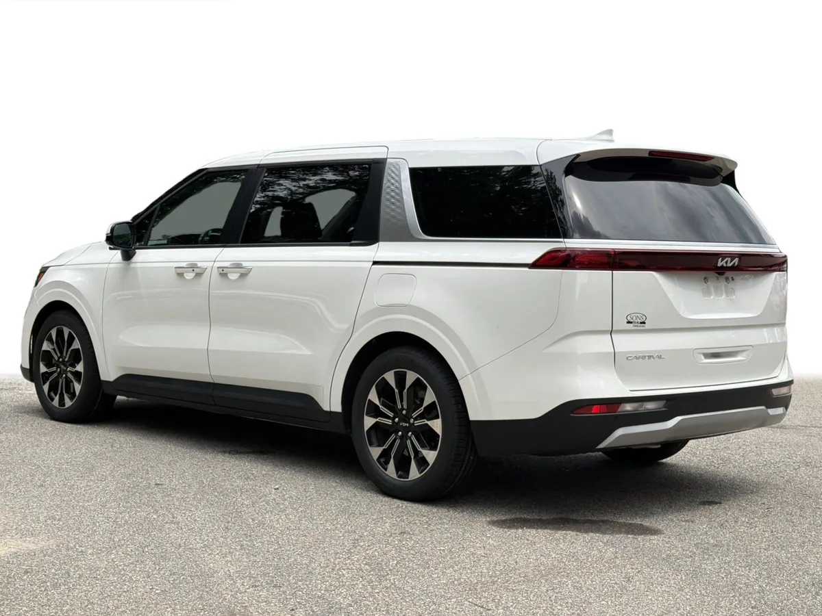 2024 Kia Carnival EX thumbnail 23