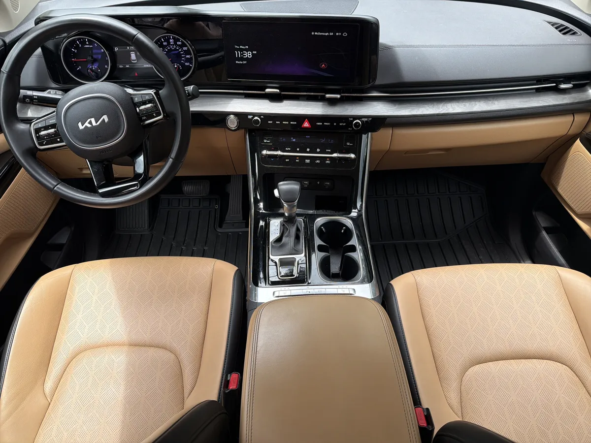 2024 Kia Carnival EX thumbnail 3