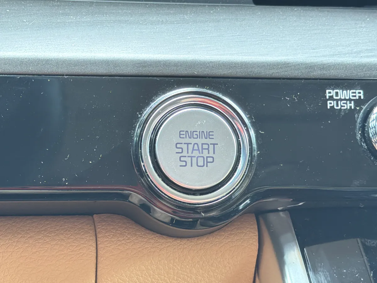 2024 Kia Carnival EX thumbnail 8