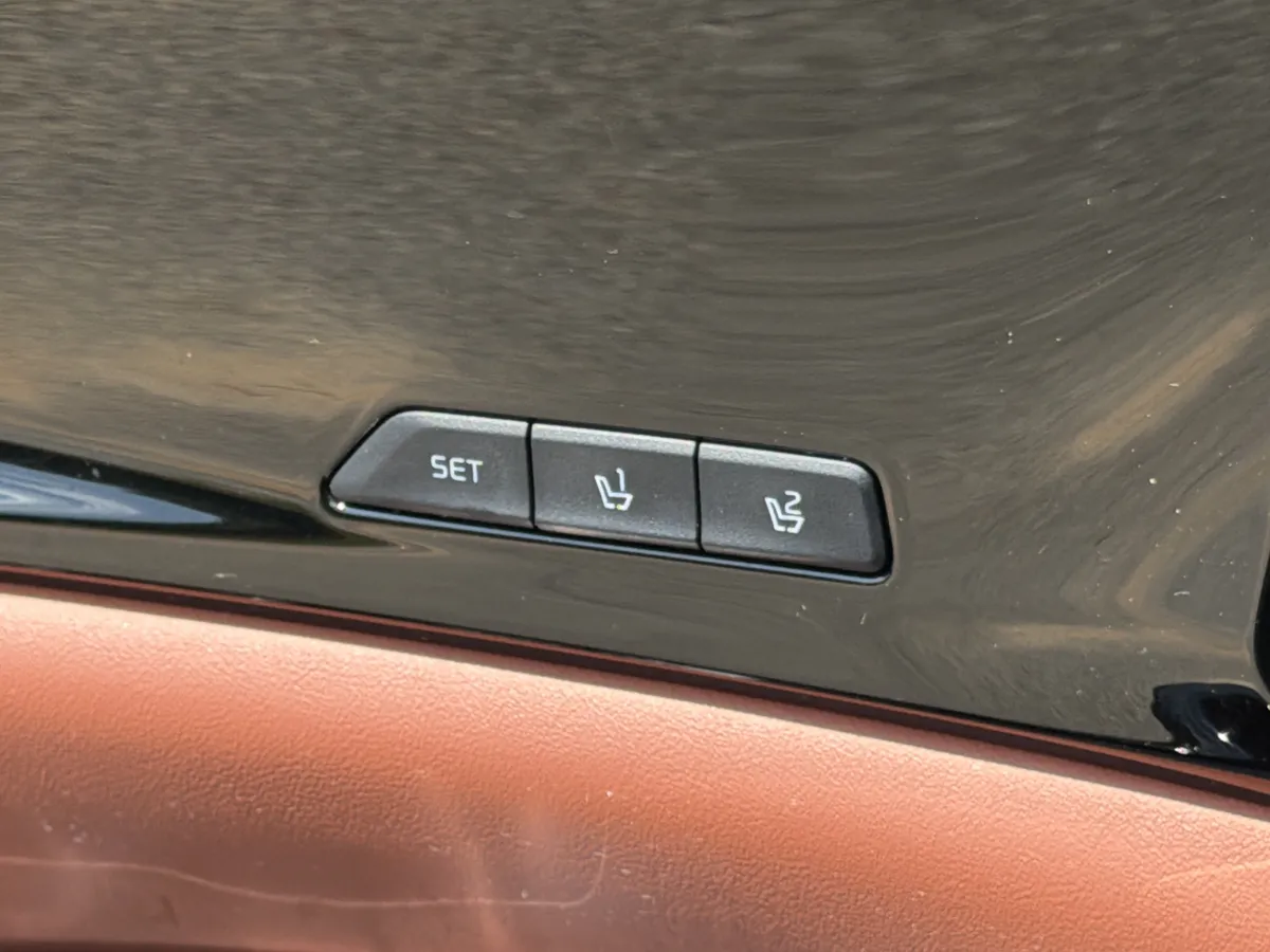 2024 Kia Carnival SX Prestige thumbnail 16