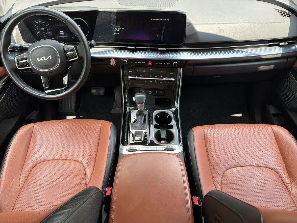 2024 Kia Carnival SX Prestige thumbnail 3