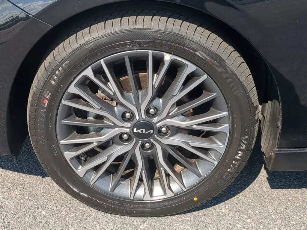 2024 Kia Forte GT-Line thumbnail 10