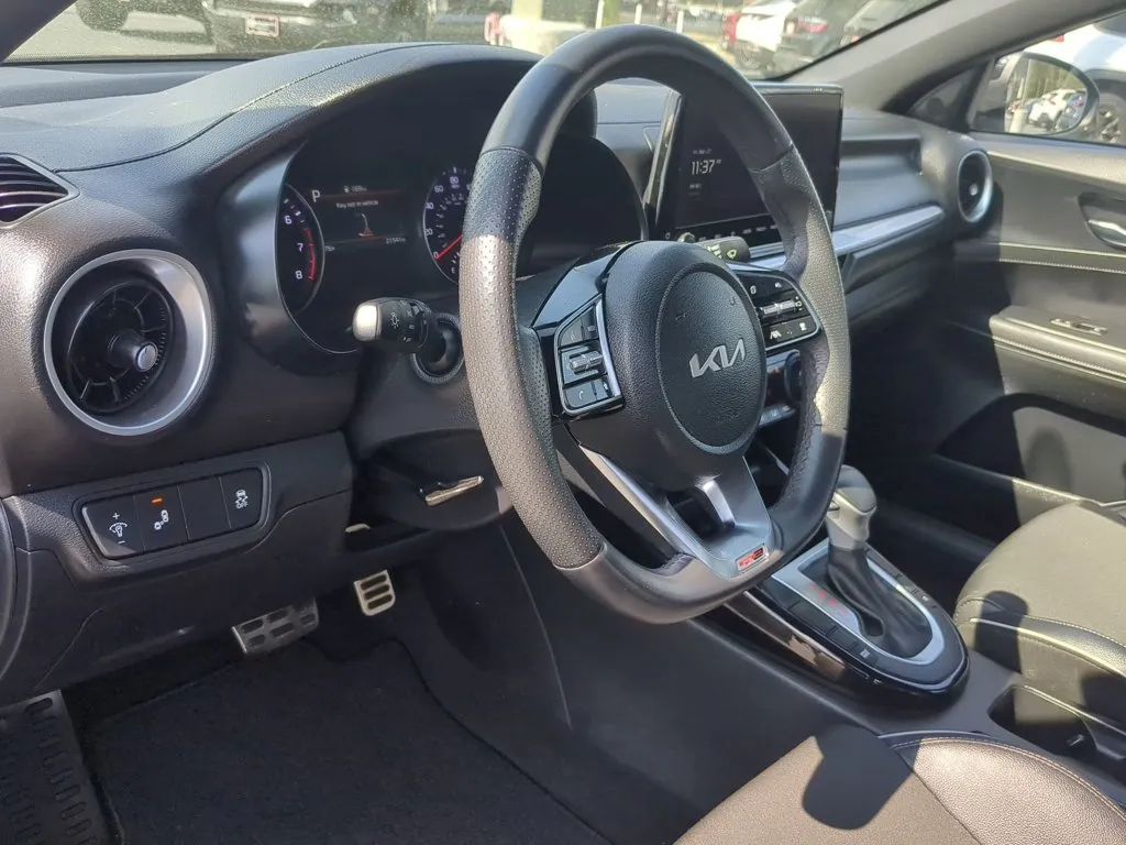 2024 Kia Forte GT-Line thumbnail 13