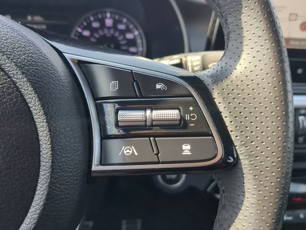 2024 Kia Forte GT-Line thumbnail 23