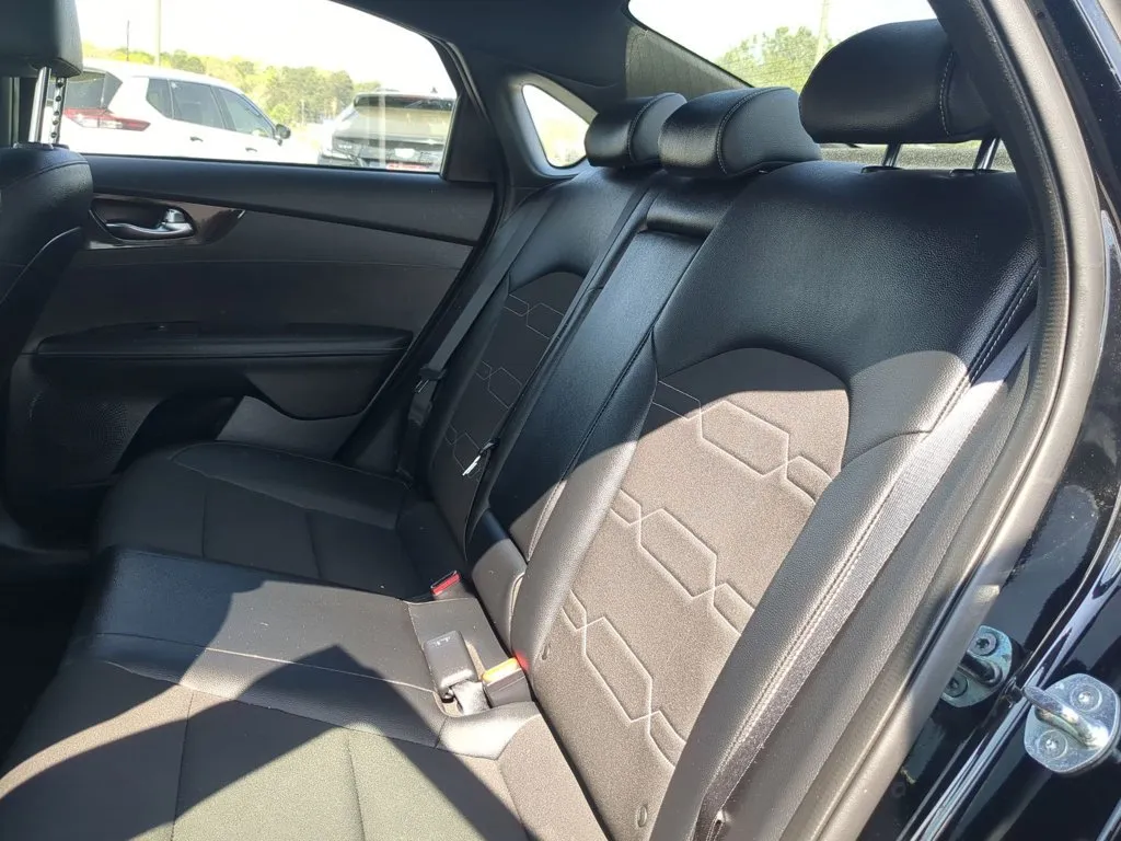 2024 Kia Forte GT-Line thumbnail 24