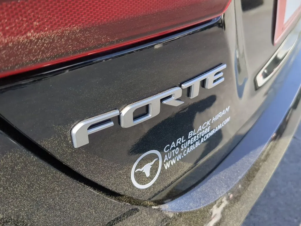 2024 Kia Forte GT-Line thumbnail 30