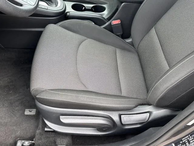 2024 Kia Forte LXS thumbnail 12