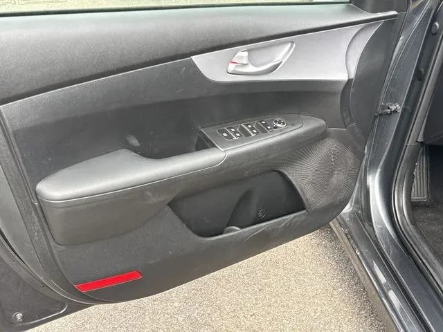 2024 Kia Forte LXS thumbnail 13