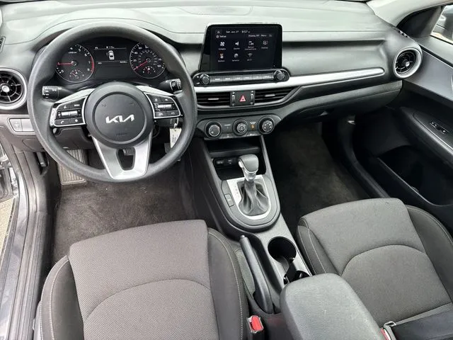 2024 Kia Forte LXS thumbnail 16