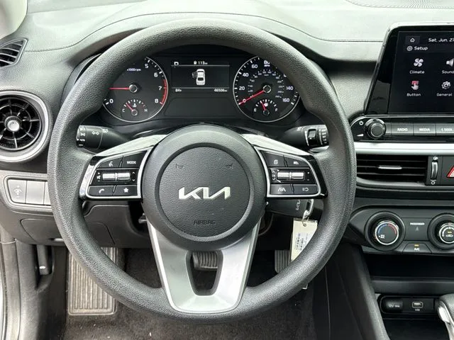 2024 Kia Forte LXS thumbnail 17
