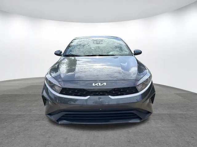 2024 Kia Forte LXS thumbnail 2
