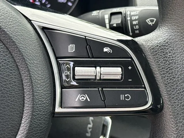 2024 Kia Forte LXS thumbnail 24
