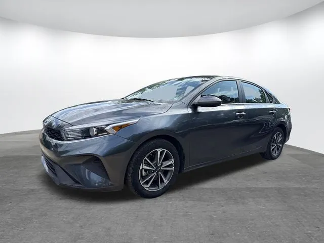 2024 Kia Forte LXS thumbnail 3