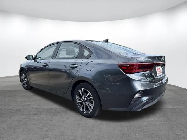 2024 Kia Forte LXS thumbnail 7