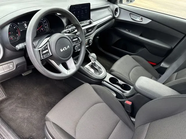 2024 Kia Forte LXS thumbnail 9