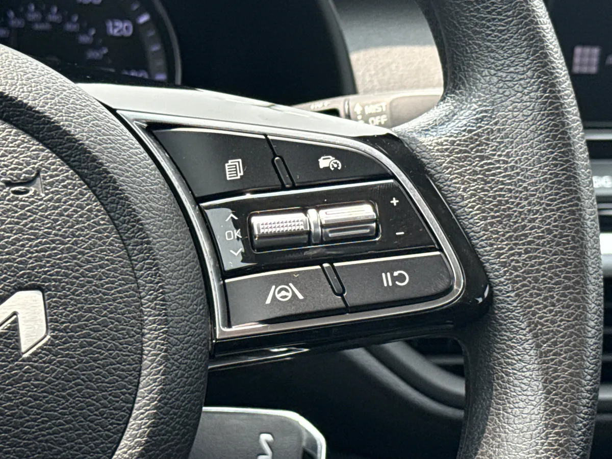 2024 Kia Forte LXS thumbnail 25