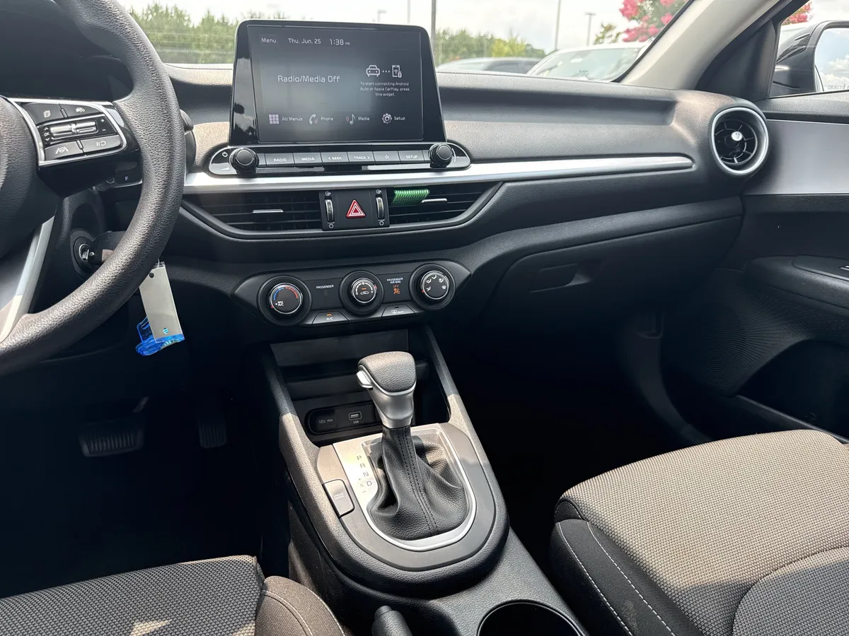 2024 Kia Forte LXS thumbnail 27