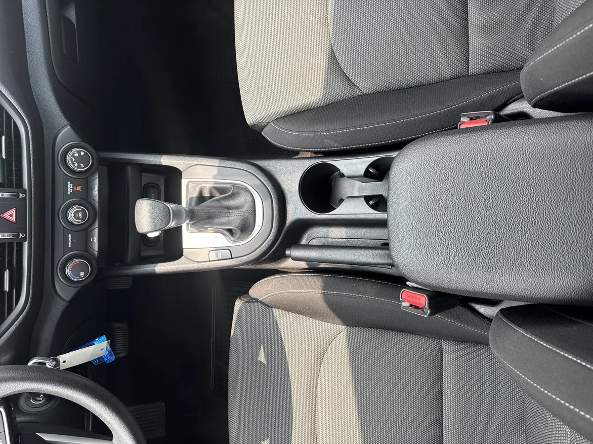 2024 Kia Forte LXS thumbnail 29