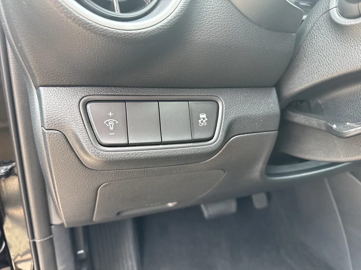 2024 Kia Forte LXS thumbnail 30