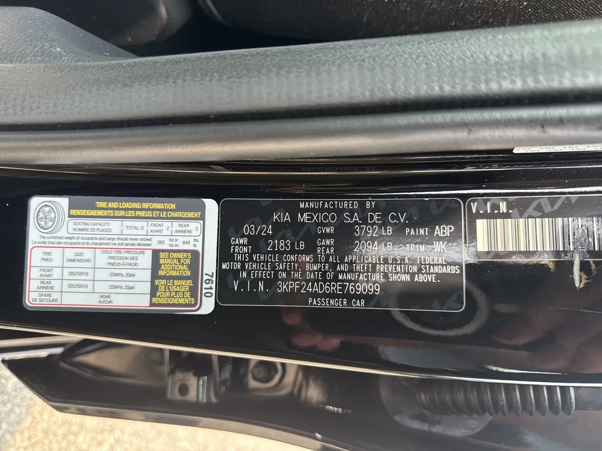 2024 Kia Forte LXS thumbnail 31