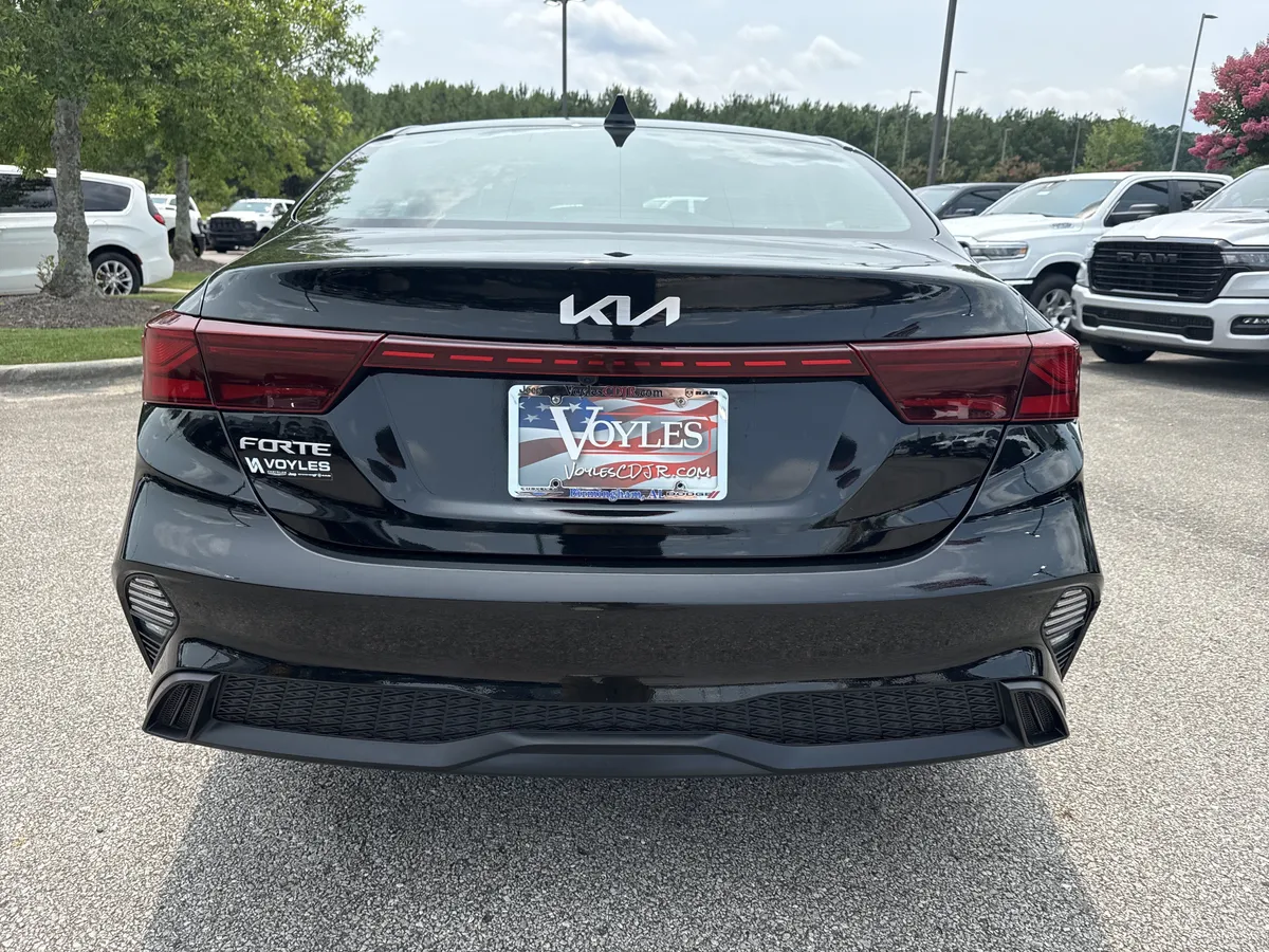 2024 Kia Forte LXS thumbnail 6