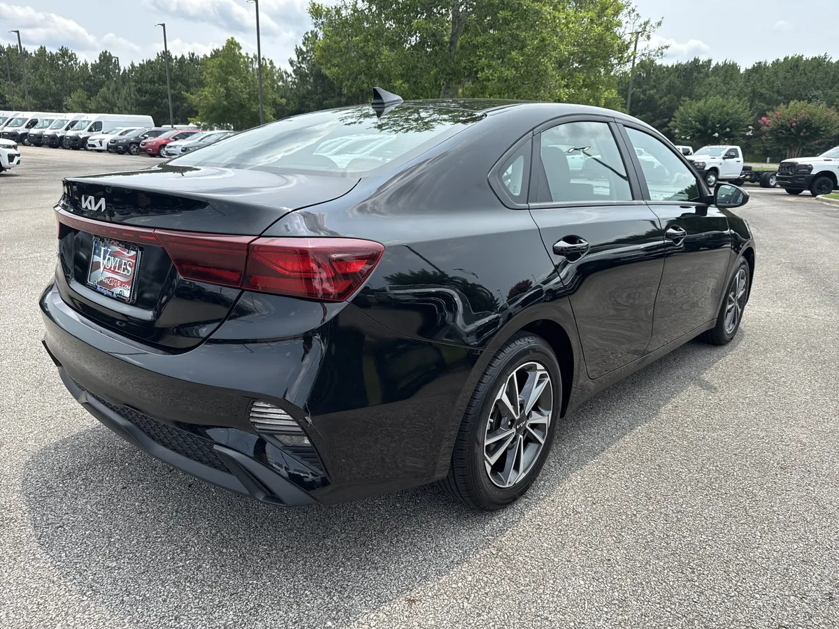 2024 Kia Forte LXS thumbnail 7