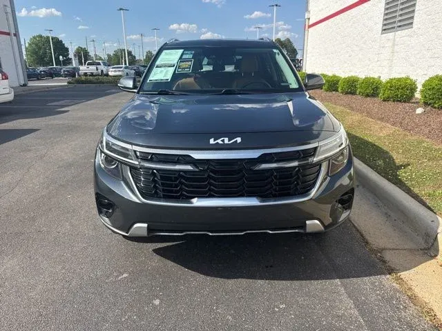 2024 Kia Seltos EX thumbnail 2